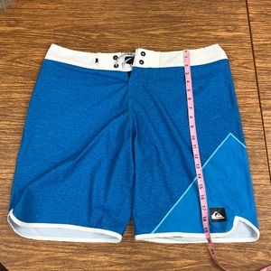 QuickSilver Boardshorts size 36 good condition